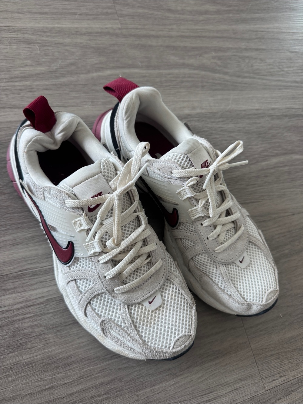 Nike Women’s Cream/White Sneakers with Burgundy Swoosh size 8